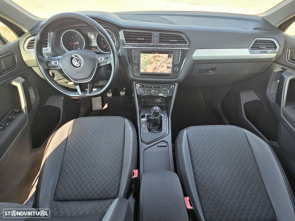 VW Tiguan 1.6 TDI Confortline - 16