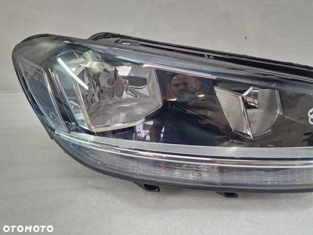 VW TOURAN II 5TA 15- PRAWA LAMPA PRZEDNIA PRZÓD , ZWYKŁA , NR 5TB941006A , NR AUKCJI LPP86 - 3