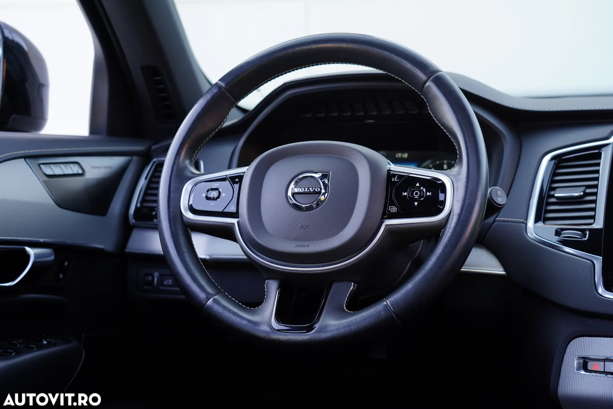 Volvo XC 90 AWD T8 Twin Engine Geartronic RDesign - 37