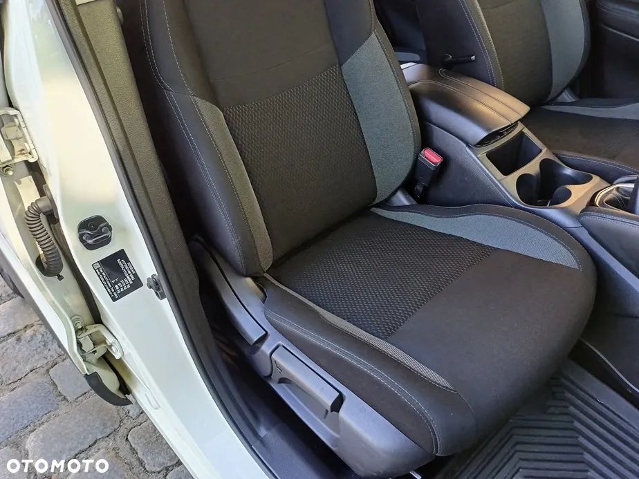 Nissan Qashqai - 12
