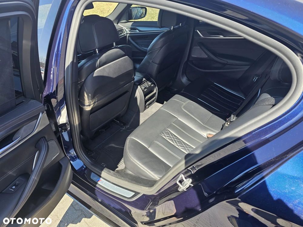 BMW Seria 5 M550i xDrive sport - 4