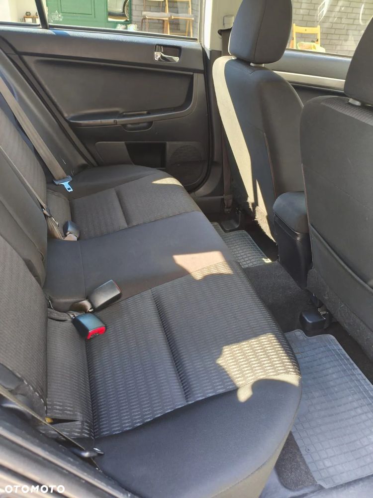 Mitsubishi Lancer - 8