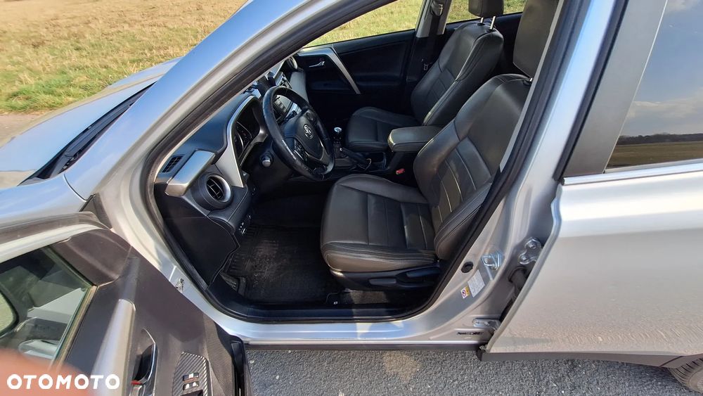 Toyota RAV4 2.0 D-4D Prestige - 13