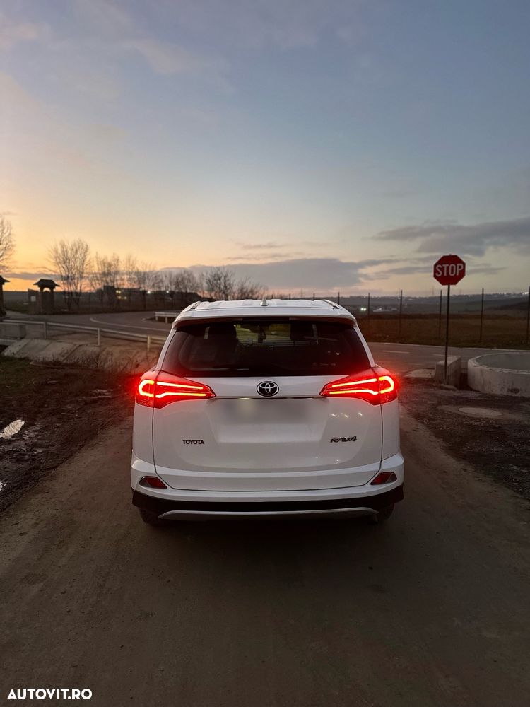 Toyota RAV4 2.0 D-4D 2WD Comfort - 4