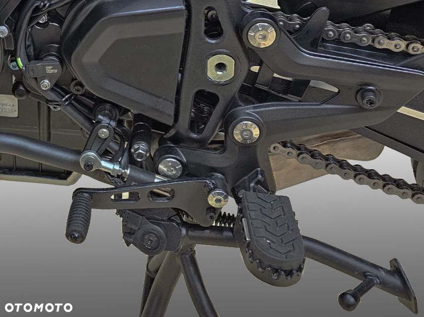 QJMOTOR SRT900SX - 4