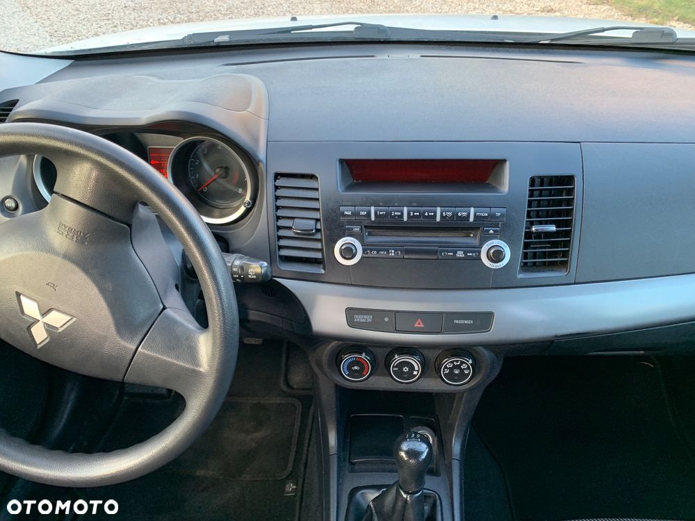 Mitsubishi Lancer 1.5 - 16