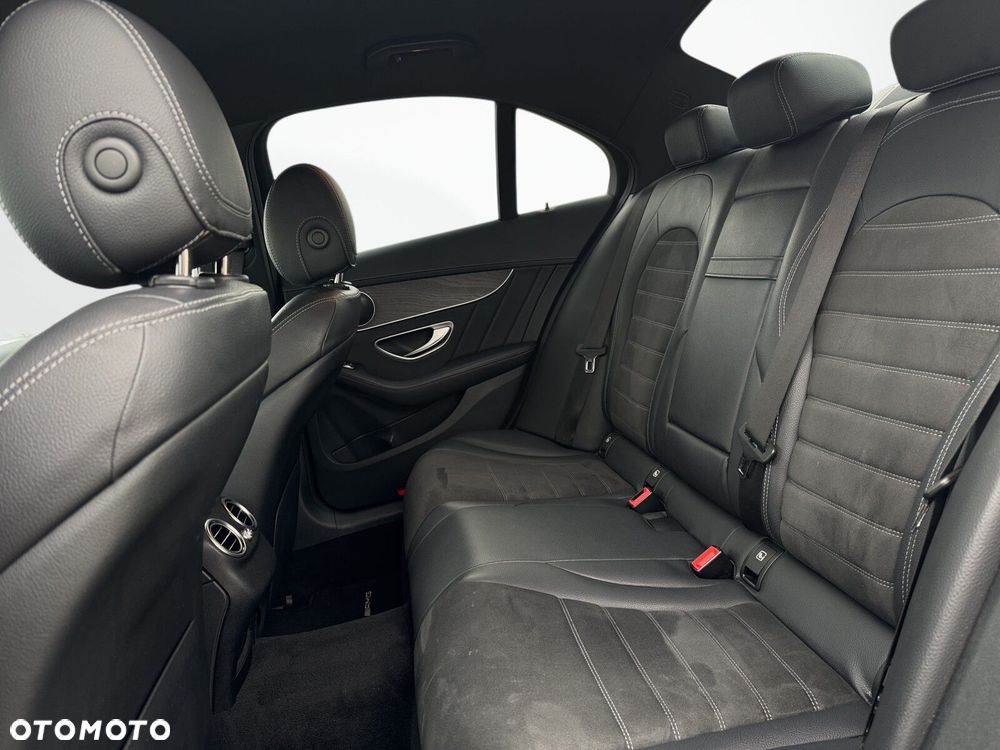 Mercedes-Benz Klasa C 300 d 4MATIC 9G-TRONIC - 27