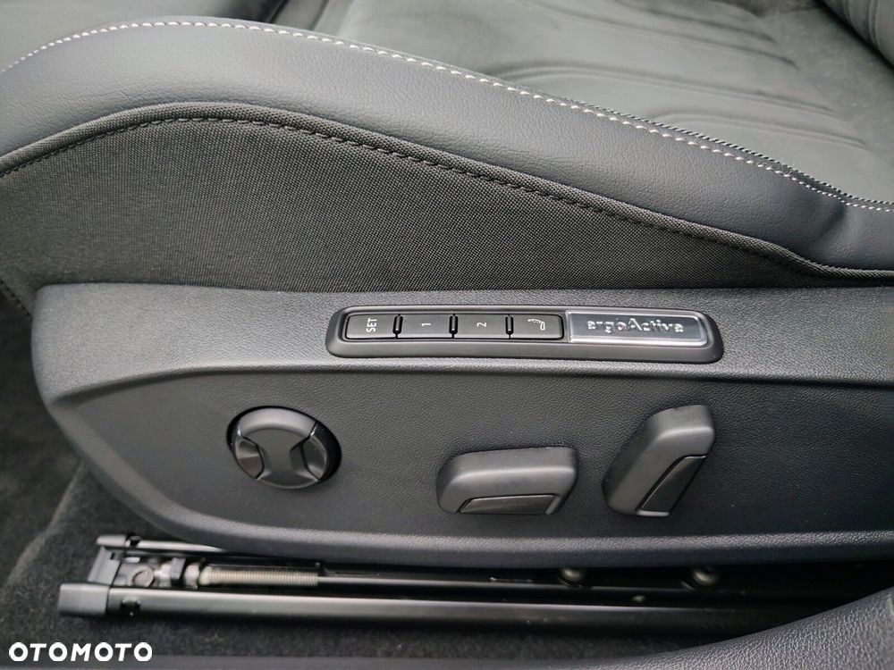 Volkswagen Golf - 17