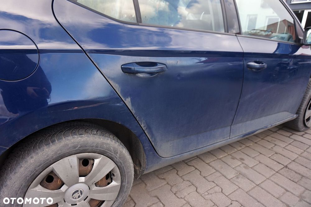 DRZWI TYLNE PRAWE FABIA III NJ3 5D HB LF5A  GRANATOWY SKODA 2014-2018 - 2