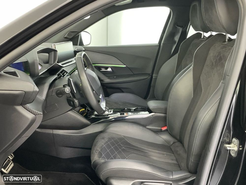 Peugeot 2008 1.2 PureTech GT EAT8 - 11