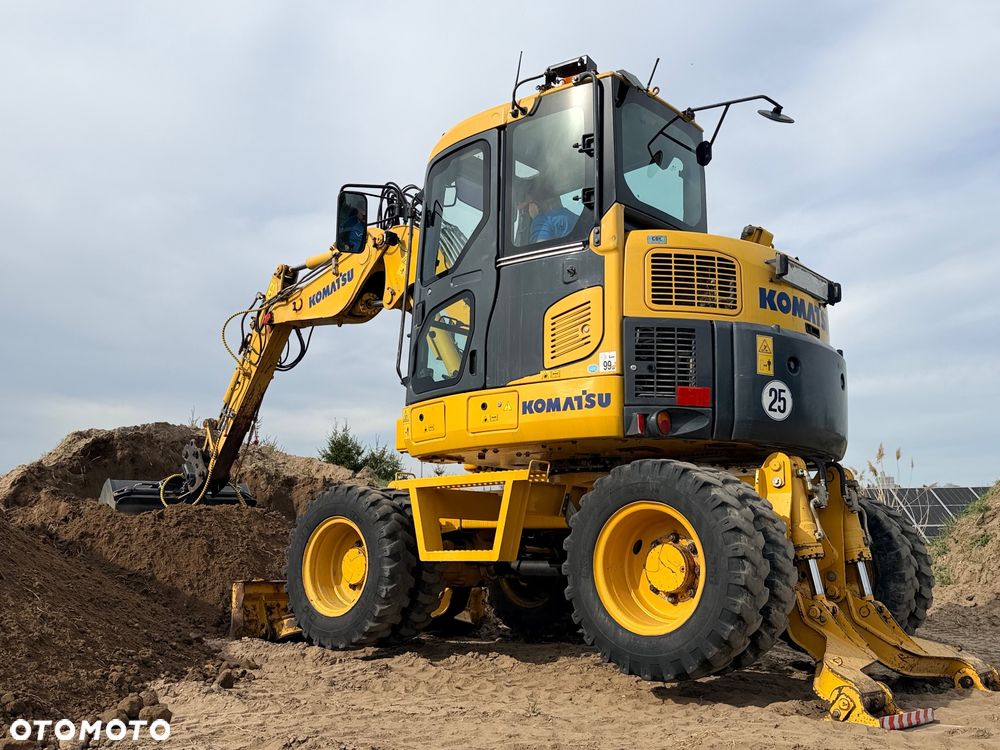 Komatsu 4x4x4 ramię łamane Koparka kołowa KOMATSU  PW98MR-8 10ton 4x4x4 ośki skrętne Ramię 3x łamane BEZ DPF i ADBLUE 4 cyl dodatkowe wyjścia hydr Pług Podpory 2012 szybka zwinna Prosto z importu 1 właściciel Cat TEREX Liebherr Wacker Pw 98 Mr 8 11 - 3