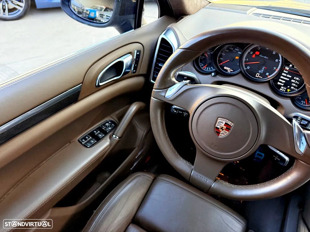 Porsche Cayenne Turbo - 16