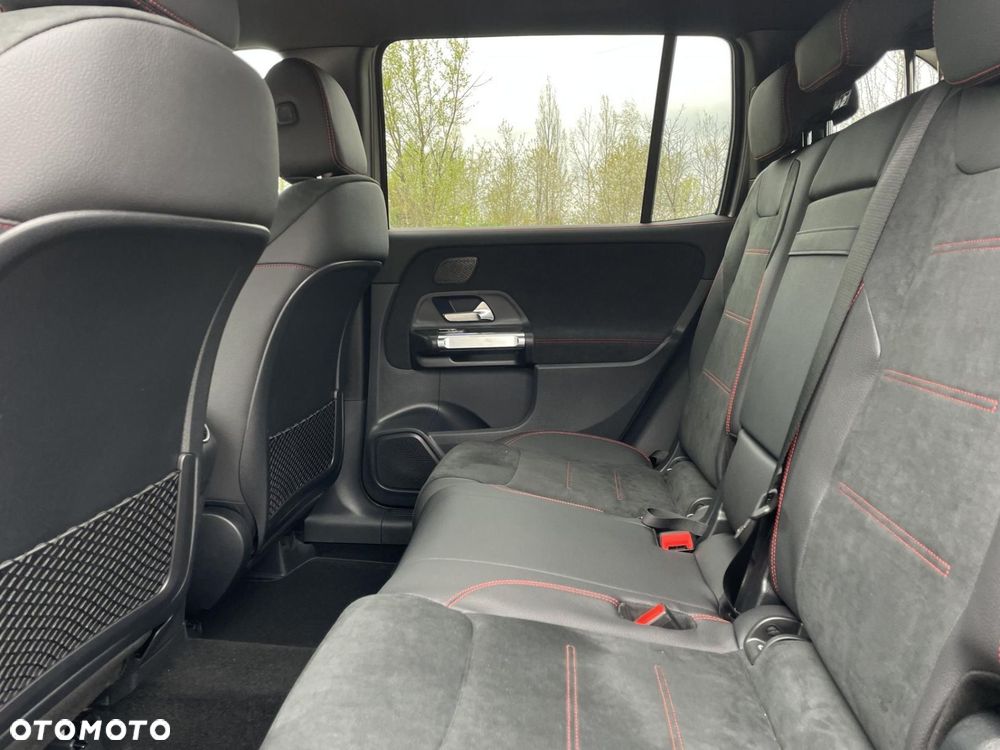 Mercedes-Benz GLB - 14