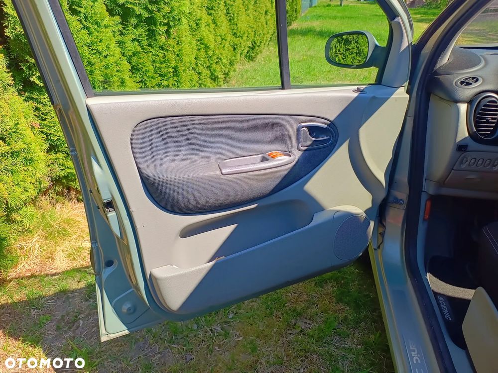 Renault Scenic 1.6 16V EXpression - 11