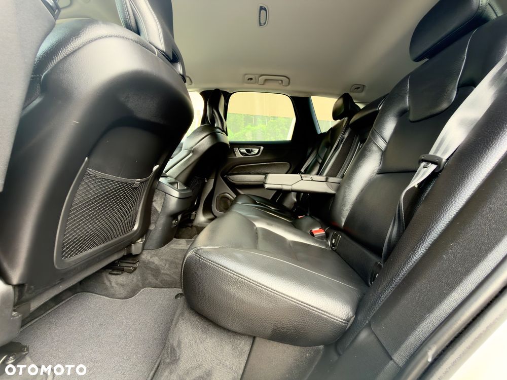 Volvo XC 60 B4 B Geartronic Momentum Pro - 20