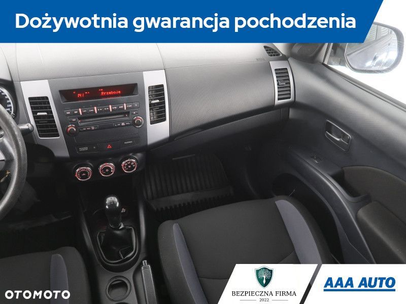 Mitsubishi Outlander - 10