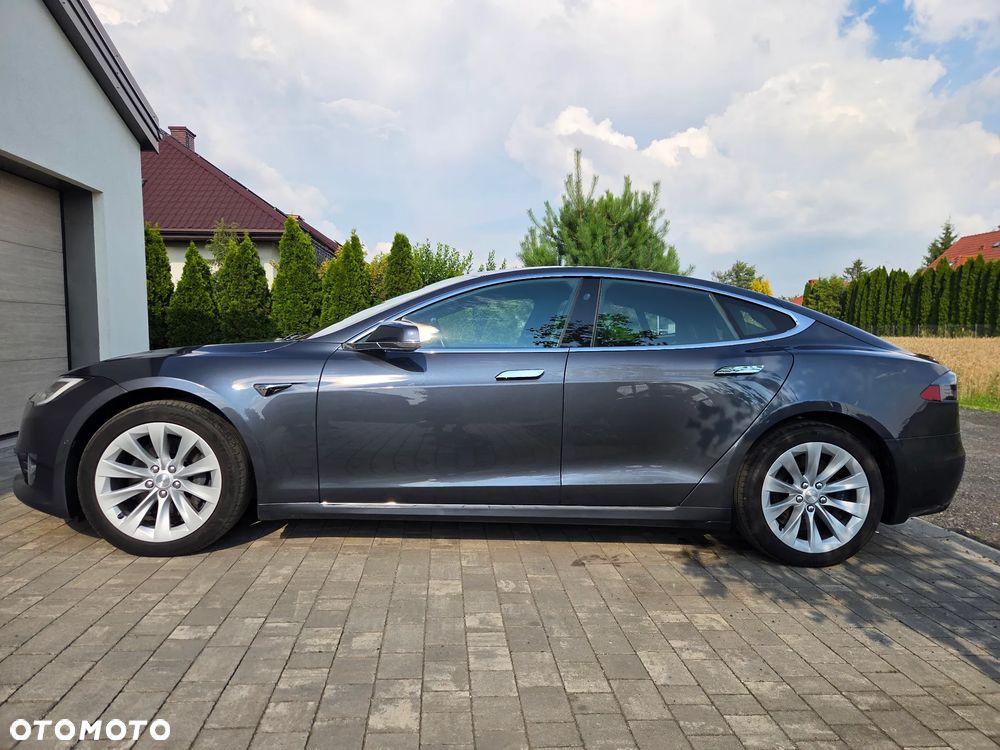 Tesla Model S - 4