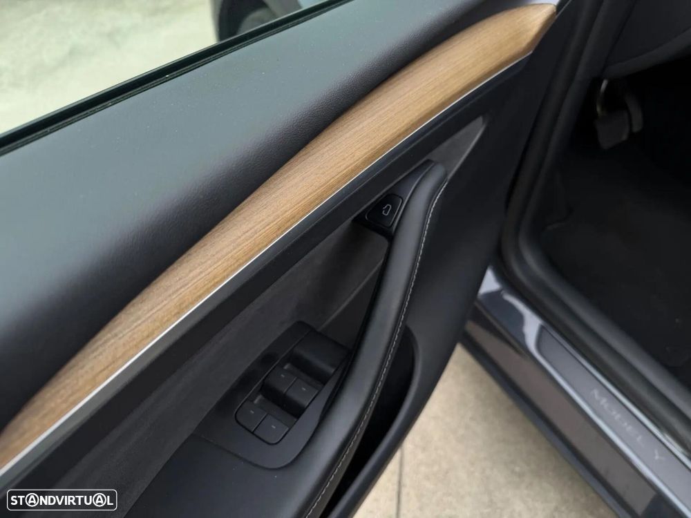 Tesla Model Y Long Range Tração Integral - 24