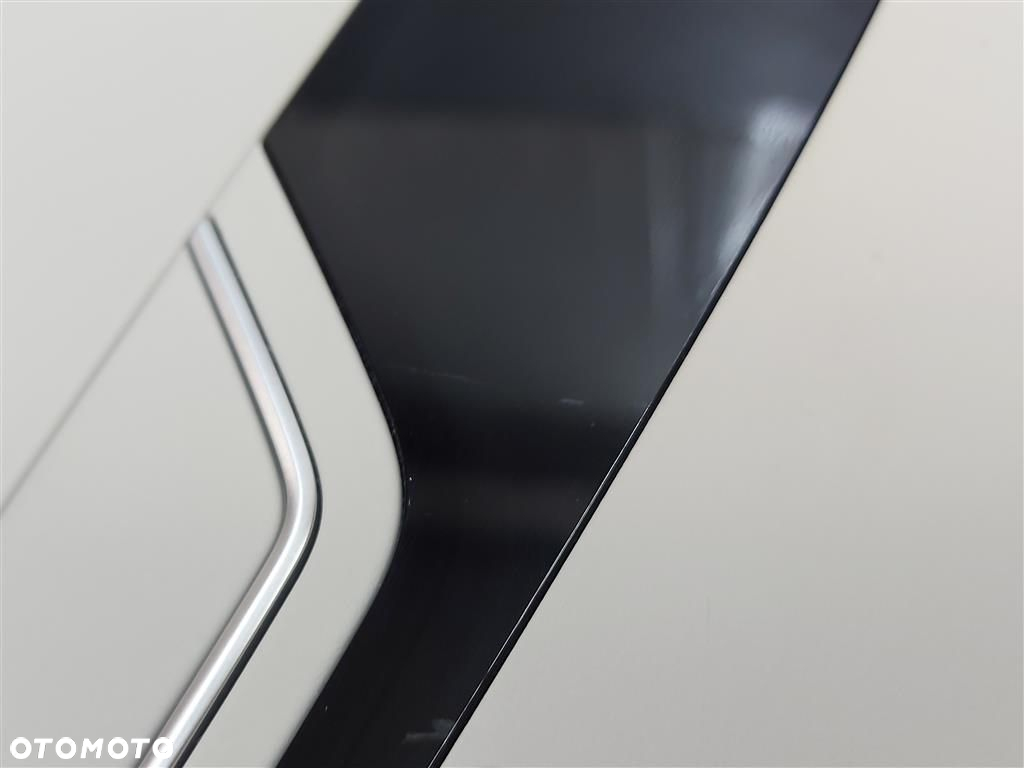 Lampka oświetlenia wnętrza podsufitki Audi Q8 A7 A6 4K0947135 18- - 2