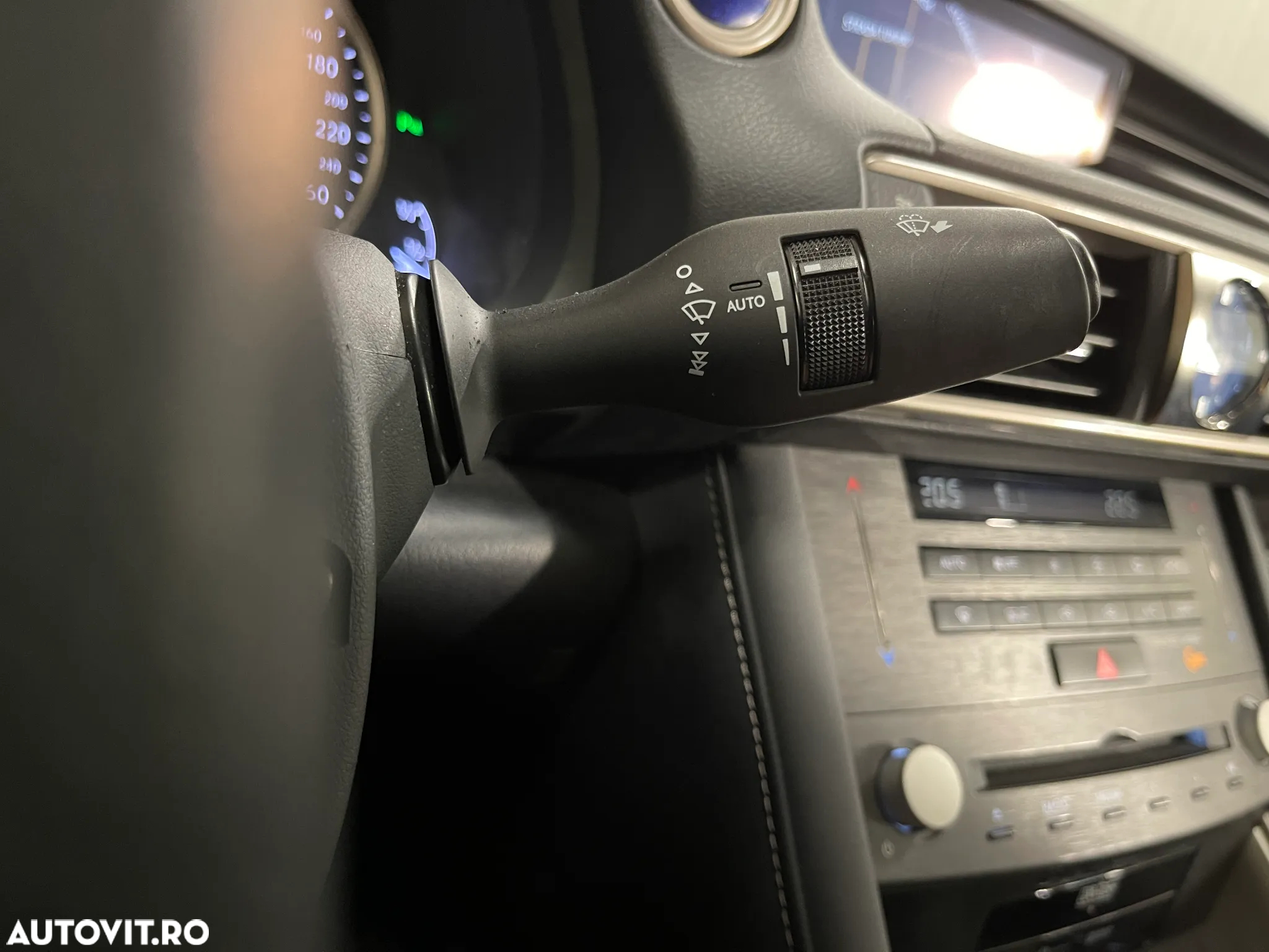 Lexus Seria IS 300h Executive - 32