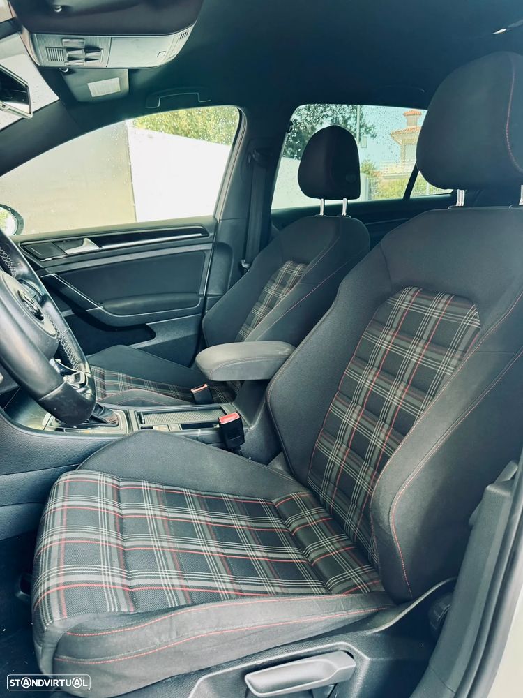 VW Golf 2.0 TSi GTI DSG - 12