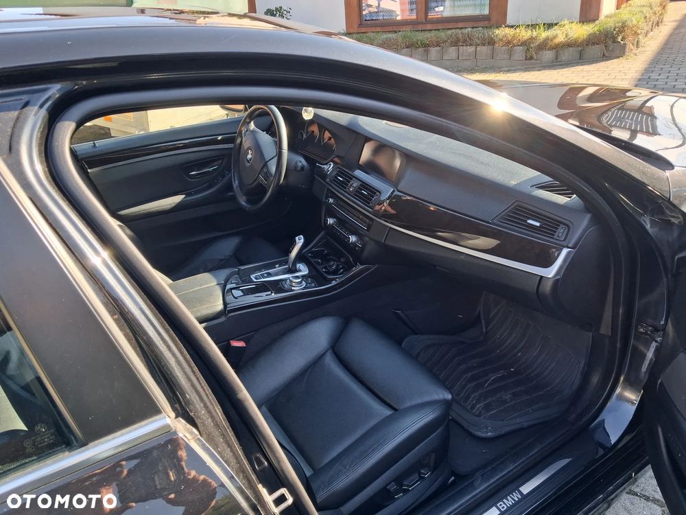BMW Seria 5 528i xDrive Luxury Line - 10