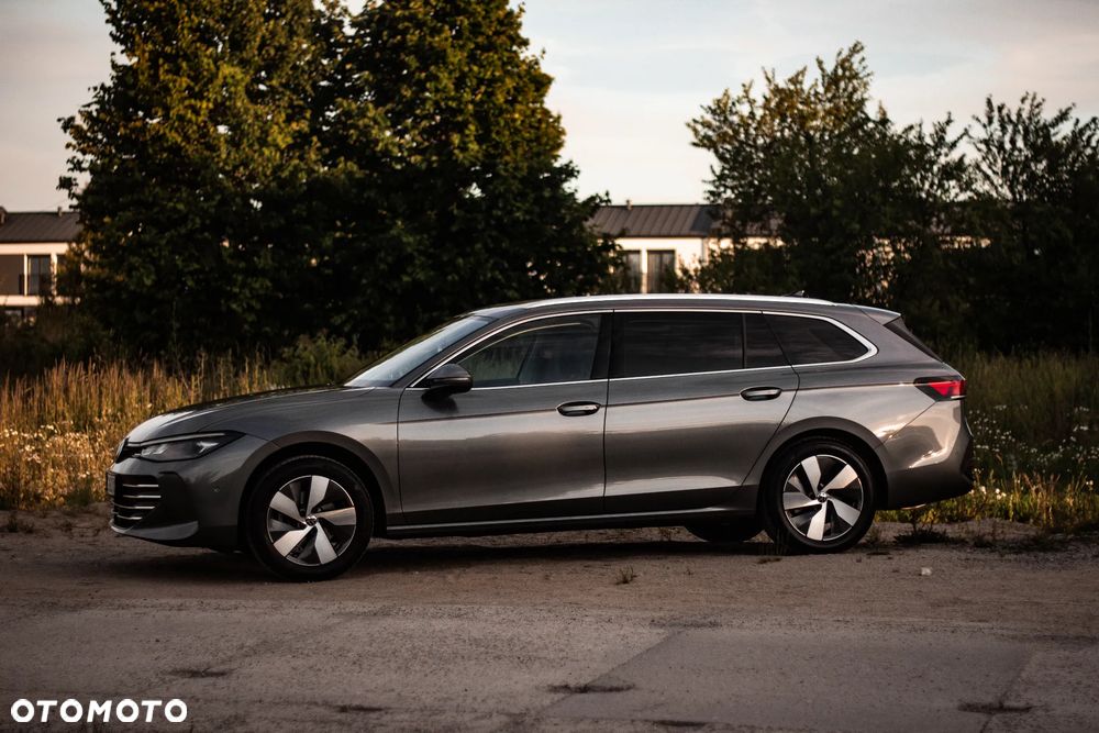 Volkswagen Passat - 1