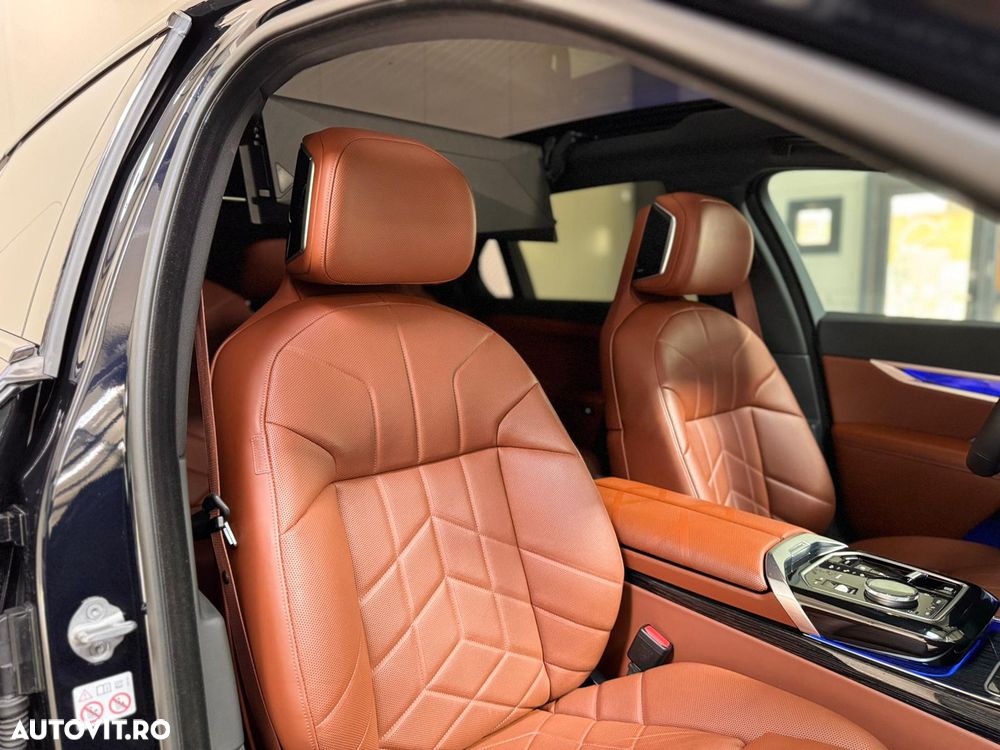 BMW Seria 7 740d xDrive MHEV - 11