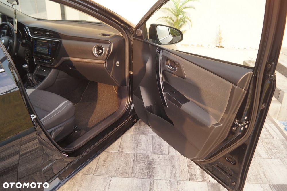 Toyota Auris 1.6 D-4D Executive - 26