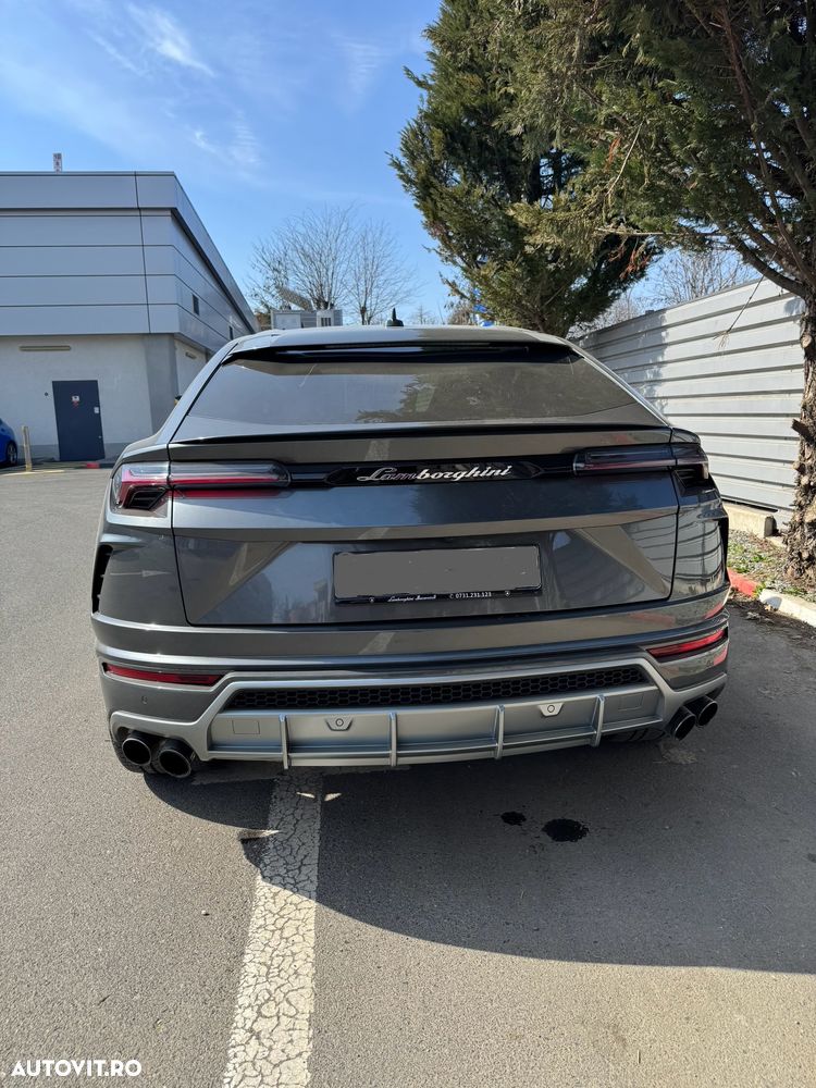 Lamborghini URUS - 12
