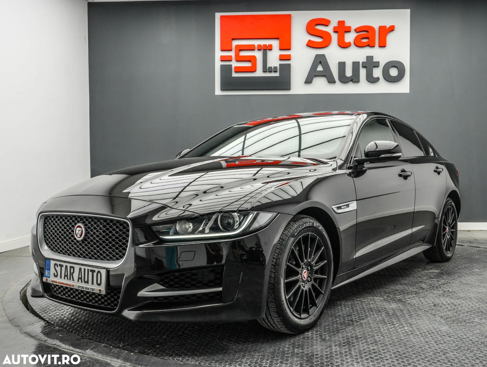 Jaguar XE 2.0 R-Sport - 1