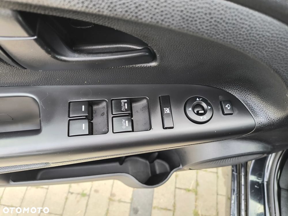 Kia Venga 1.6 CRDi 128 Titanium Collection - 14