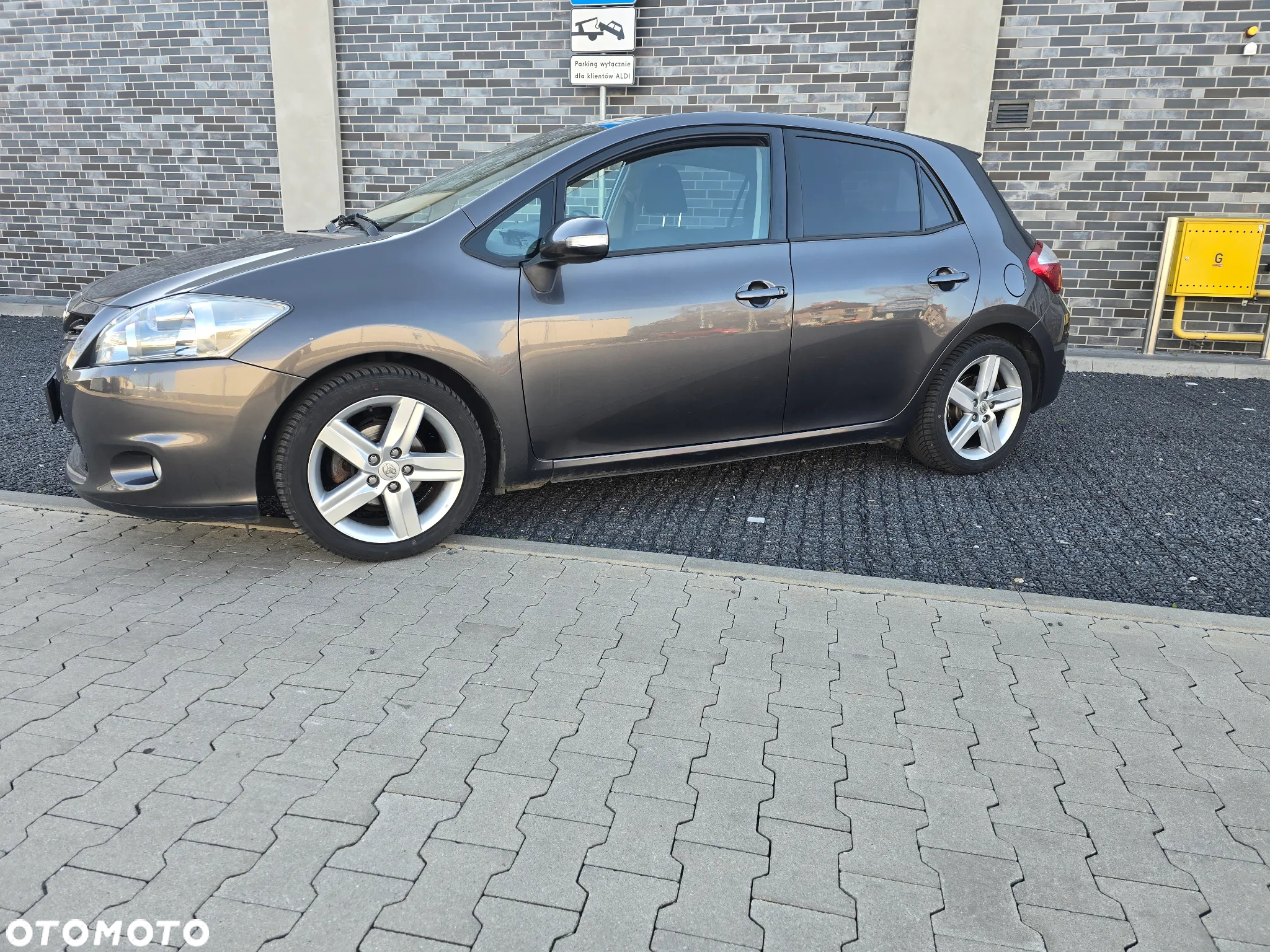 Toyota Auris 1.6 Premium + - 2