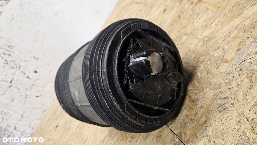 BENTLEY BENTAYGA PODUSZKA PNEUMATYCZNA Tył PRAWA 4M0616002AC - 2