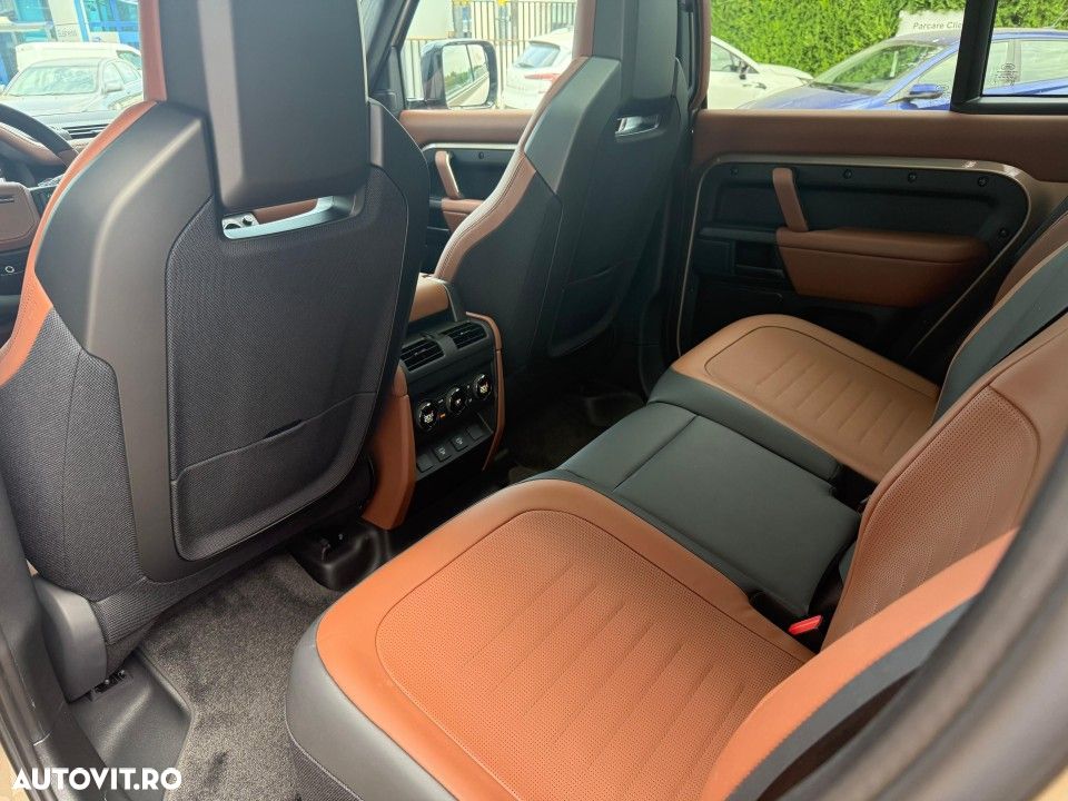 Land Rover Defender - 11