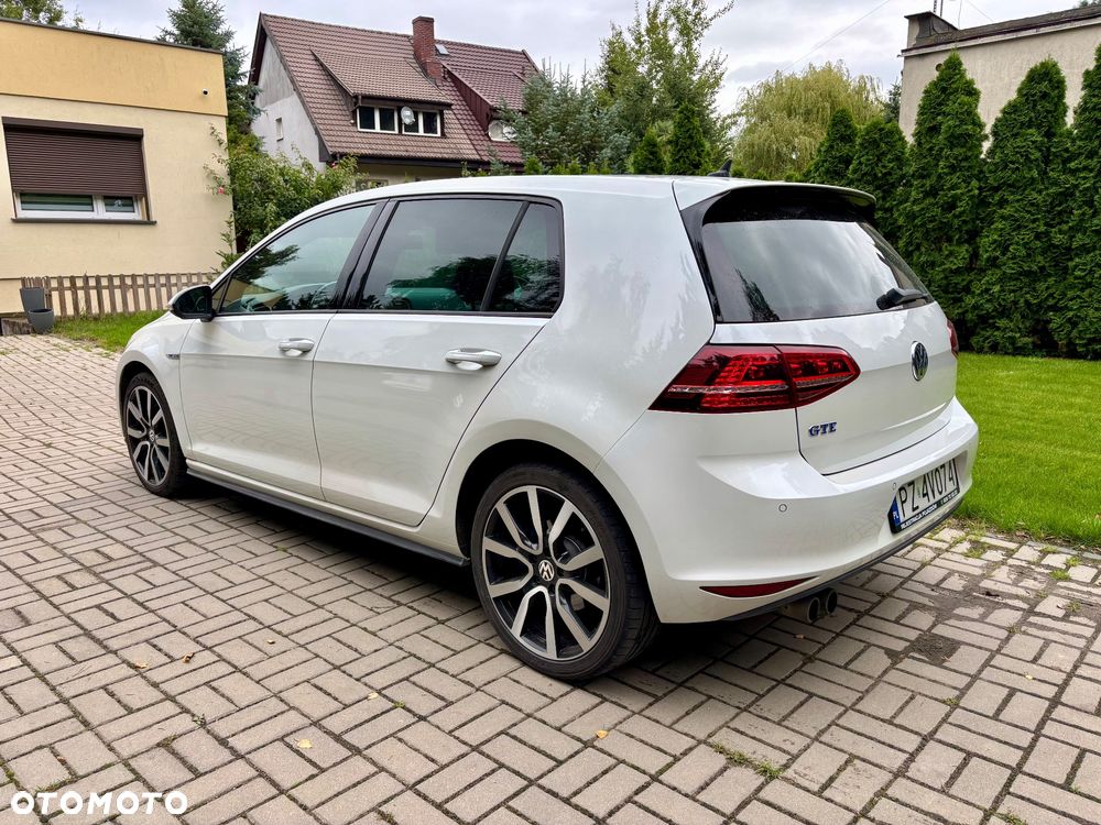 Volkswagen Golf - 2