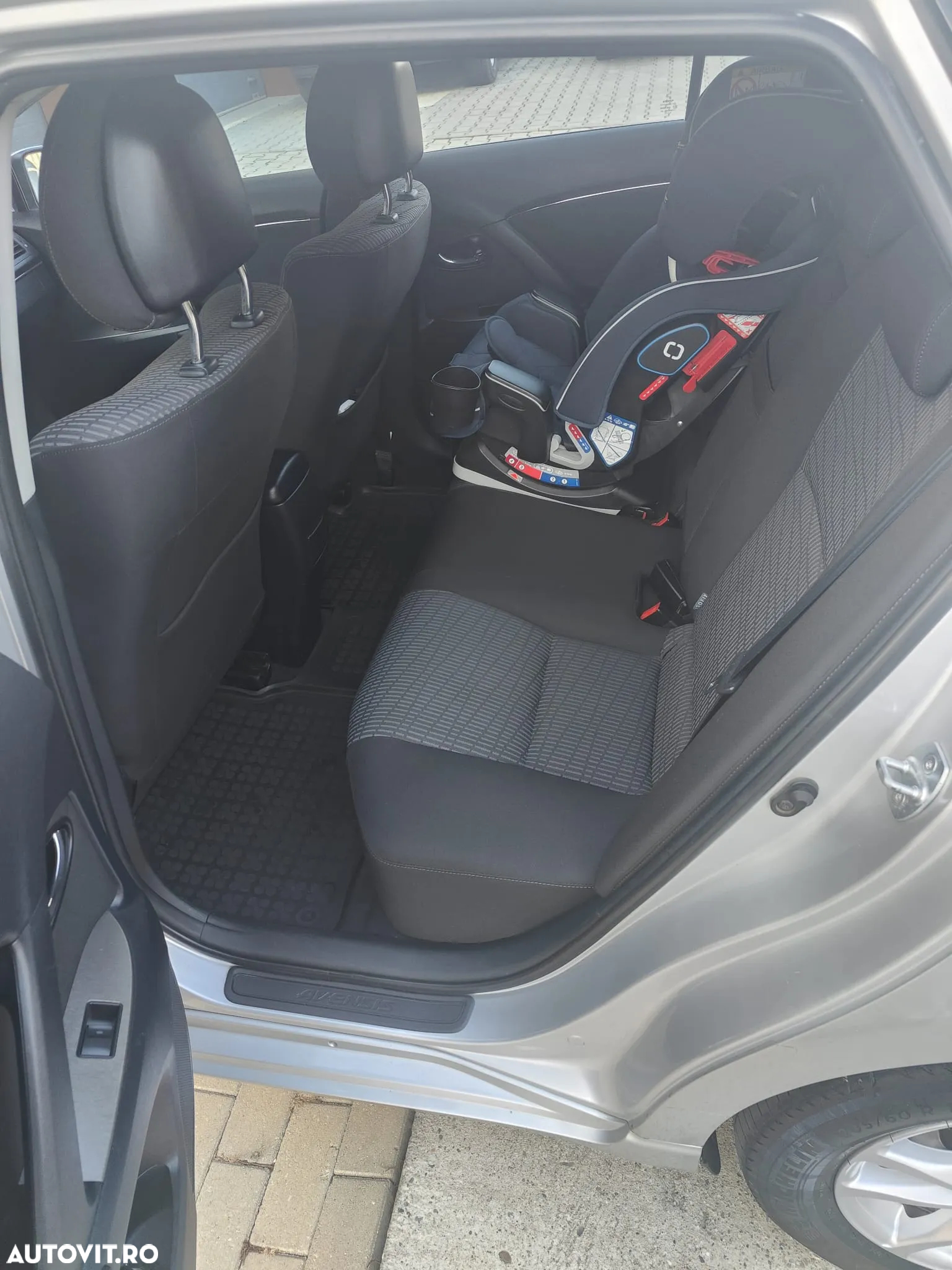 Toyota Avensis - 10
