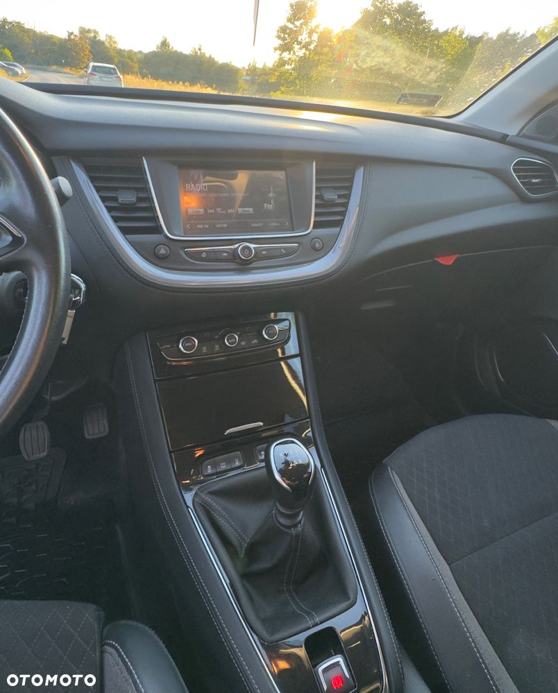 Opel Grandland X 1.2 T GPF Design Line S&S - 11