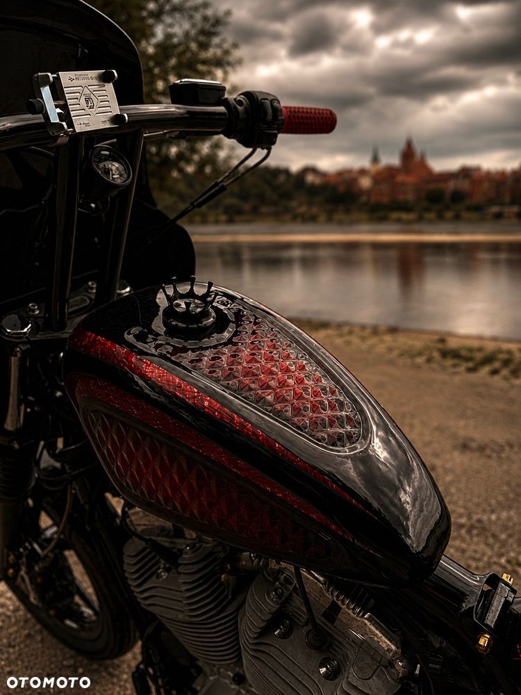 Harley-Davidson Sportster Custom 883C - 17