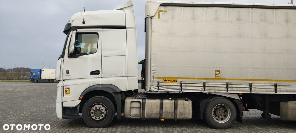 Mercedes-Benz Actros - 3