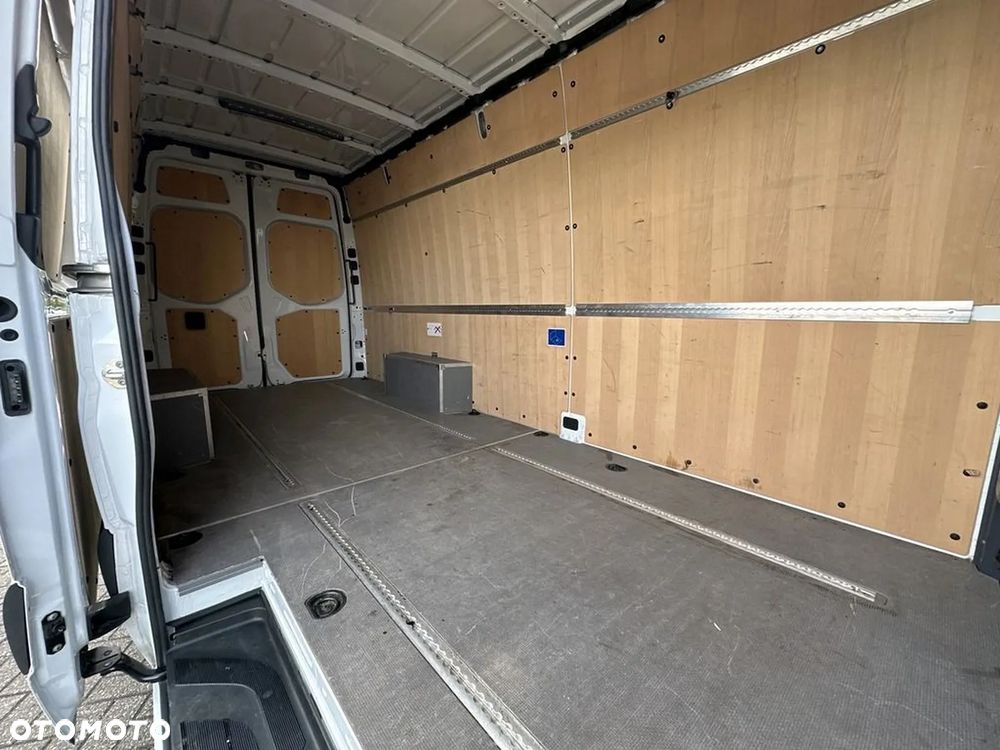 Mercedes-Benz Sprinter - 9