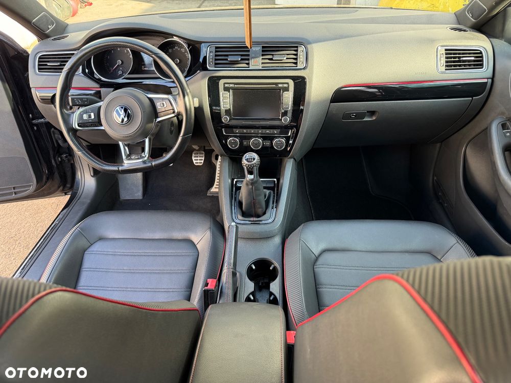 Volkswagen Jetta - 5