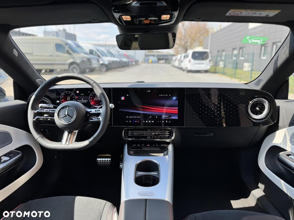 Mercedes-Benz CLA - 12