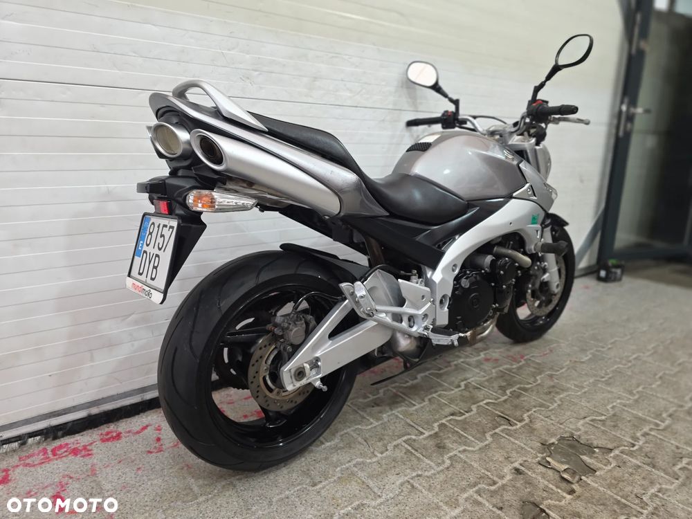 Suzuki GSR - 16
