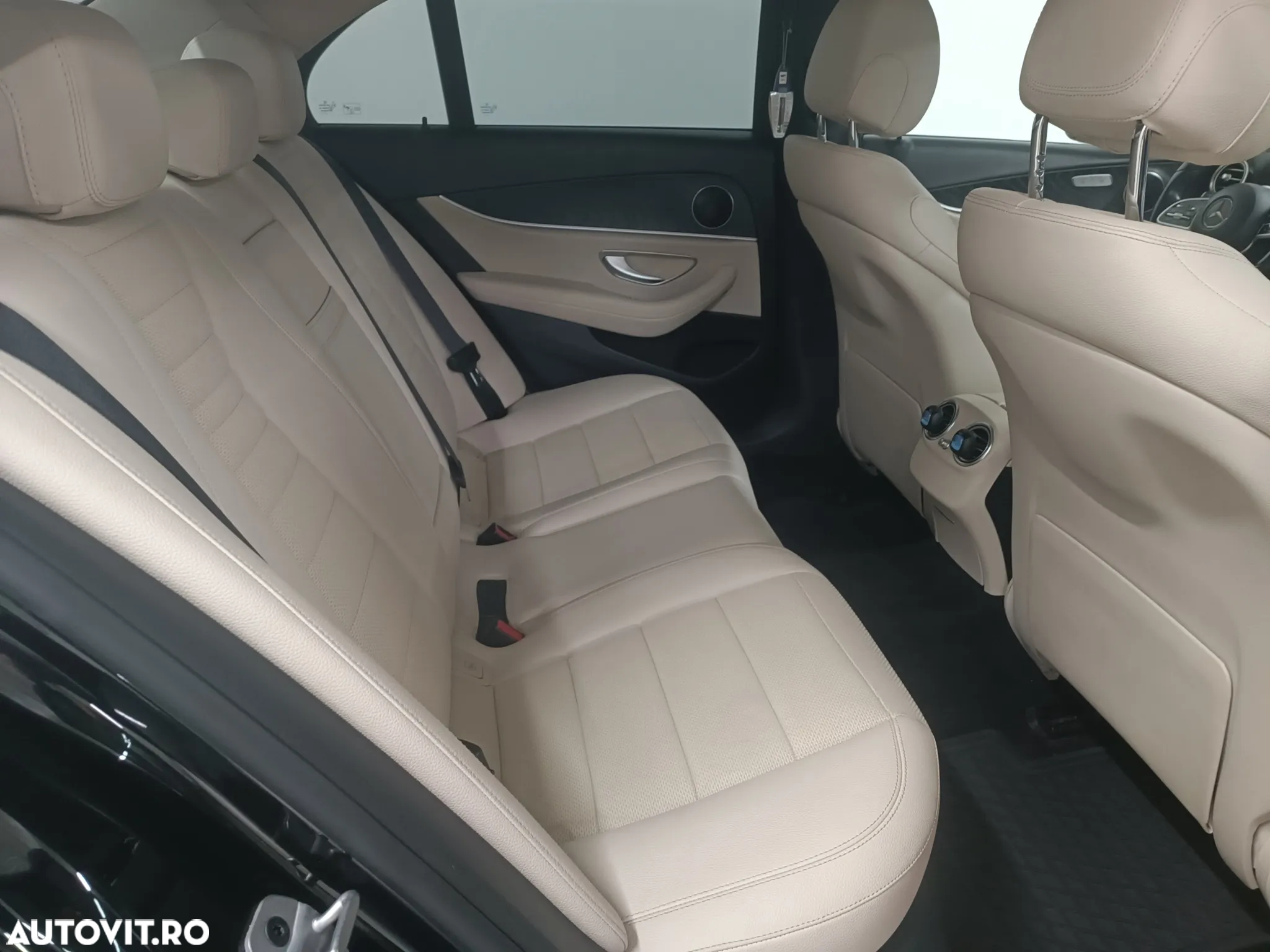 Mercedes-Benz E 200 4MATIC Aut. - 9