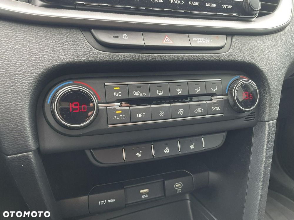 Kia XCeed - 26