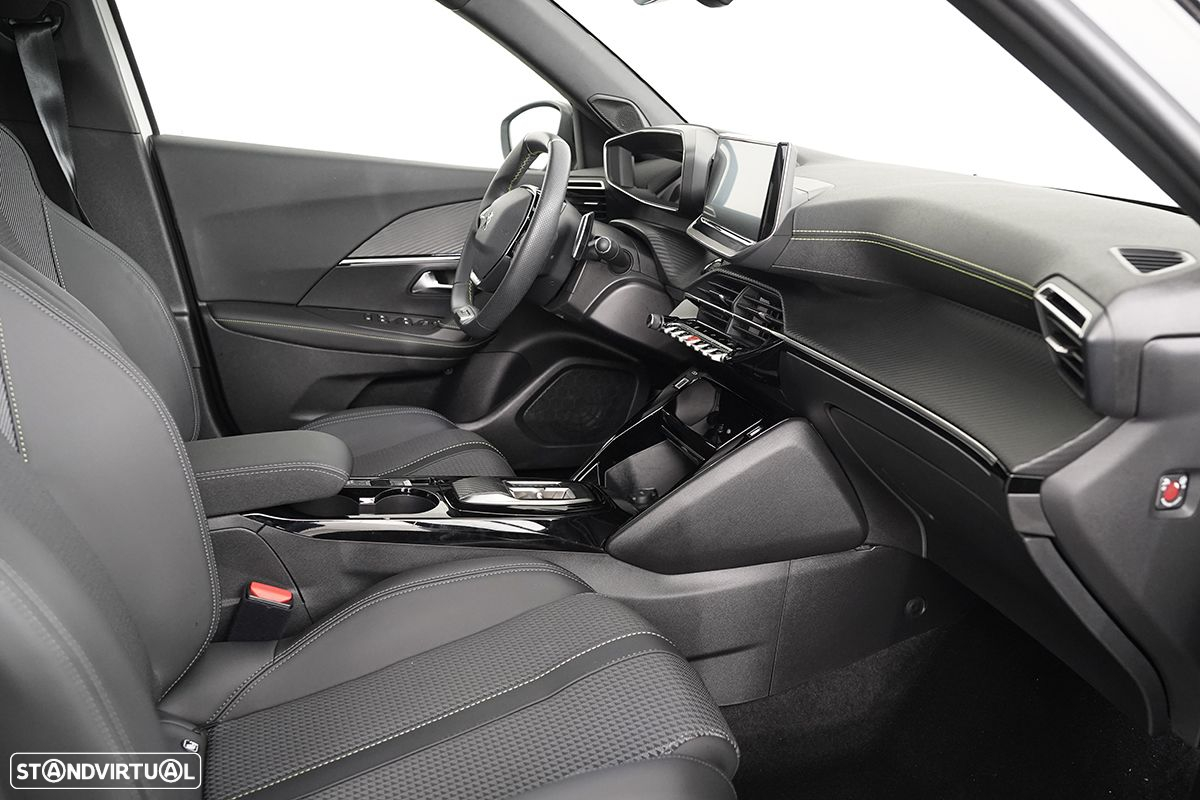 Peugeot 2008 1.2 PureTech GT EAT8 - 21