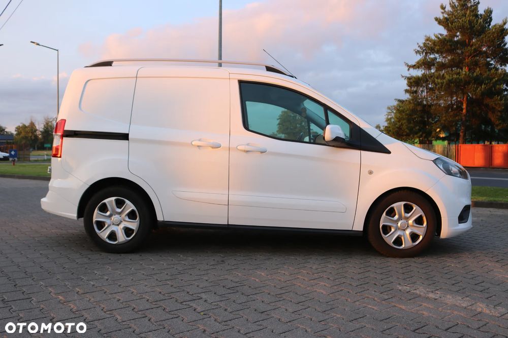 Ford COURIER - 3