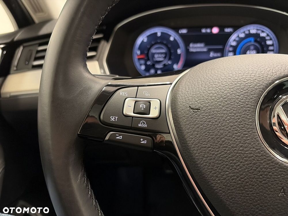 Volkswagen Passat - 14