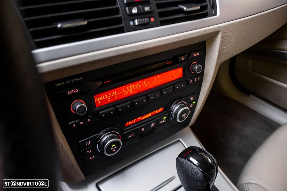 BMW 320 d Auto - 25